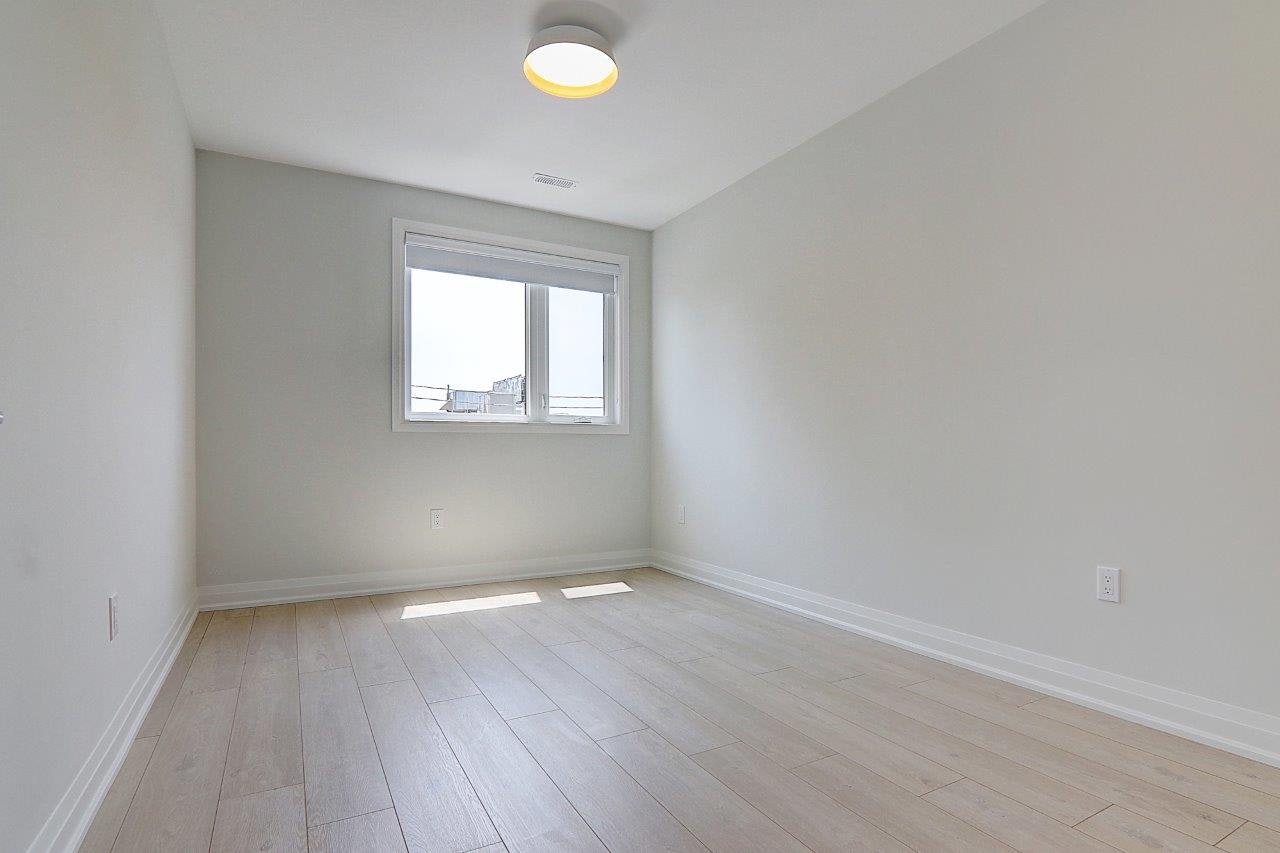 Upper-115 Livingstone Avenue, Toronto, ON, M6E 2L7 - 22