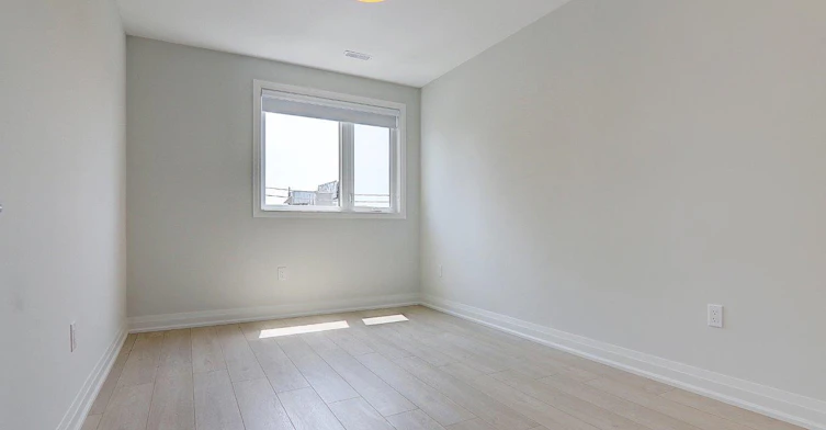 Upper-115 Livingstone Avenue, Toronto, ON, M6E 2L7 - 22
