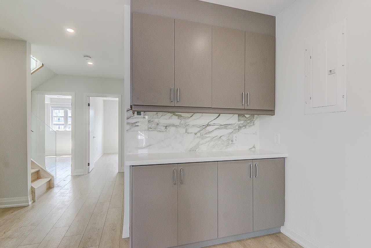 Upper-115 Livingstone Avenue, Toronto, ON, M6E 2L7 - 10