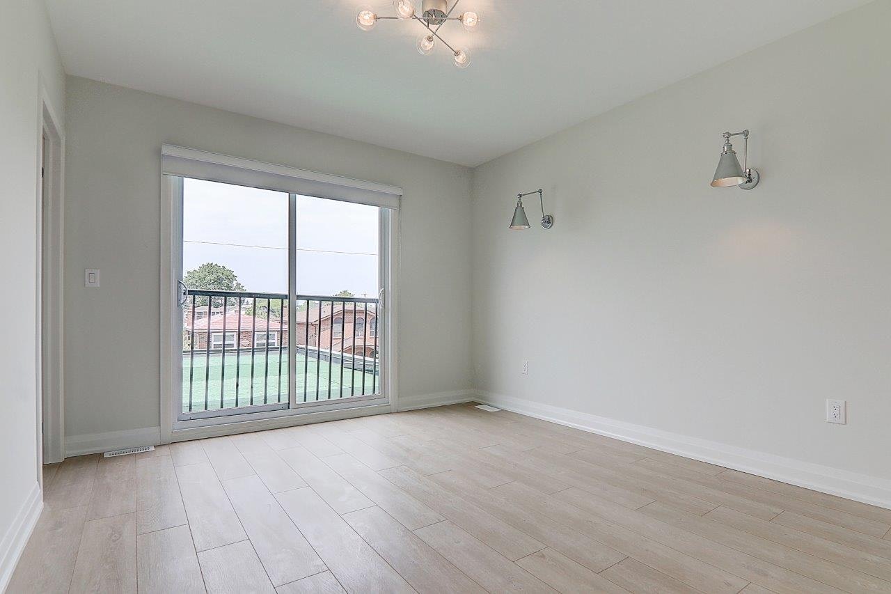 Upper-115 Livingstone Avenue, Toronto, ON, M6E 2L7 - 33