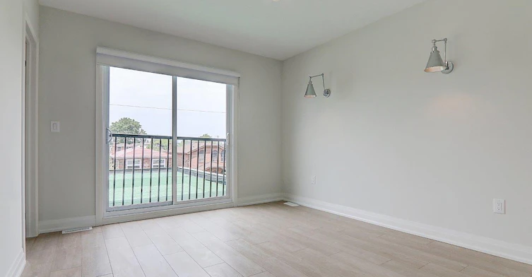 Upper-115 Livingstone Avenue, Toronto, ON, M6E 2L7 - 33