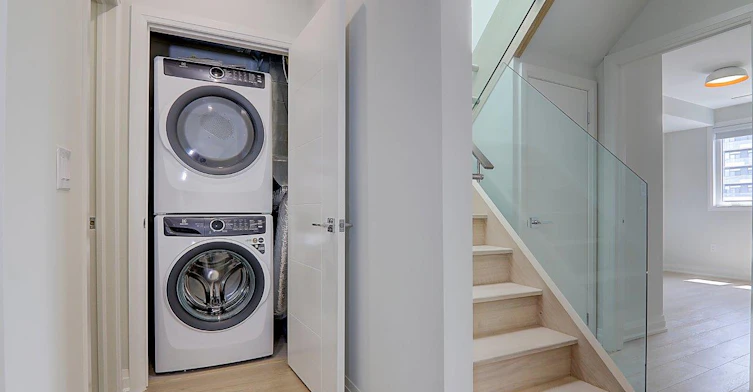 Upper-115 Livingstone Avenue, Toronto, ON, M6E 2L7 - 19