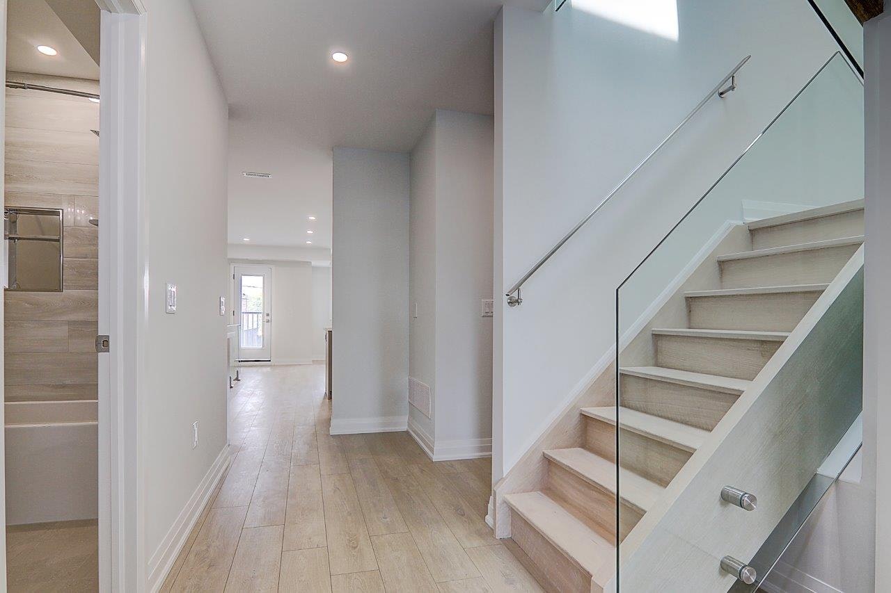 Upper-115 Livingstone Avenue, Toronto, ON, M6E 2L7 - 26