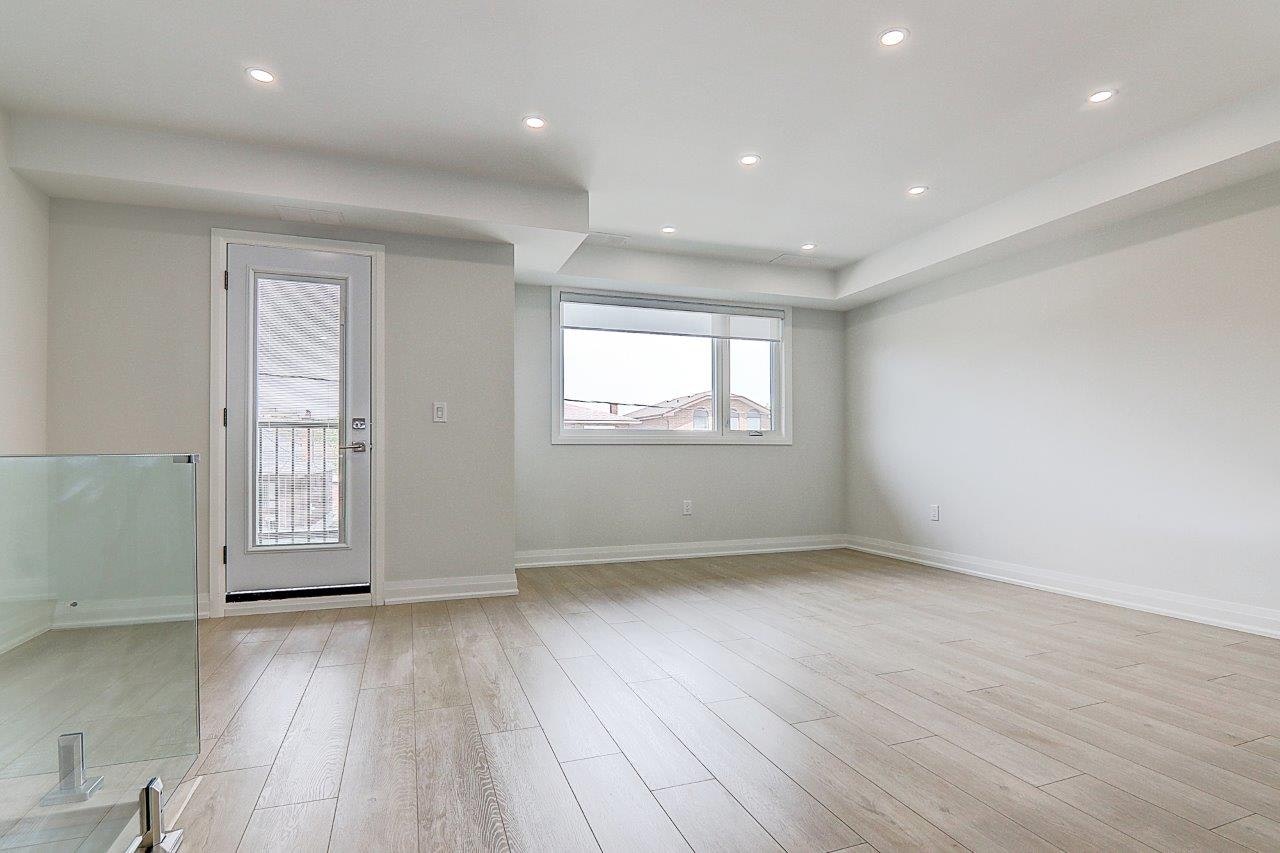 Upper-115 Livingstone Avenue, Toronto, ON, M6E 2L7 - 12