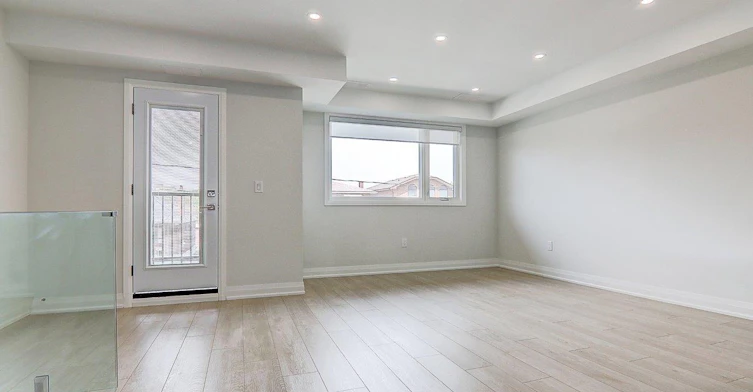 Upper-115 Livingstone Avenue, Toronto, ON, M6E 2L7 - 12