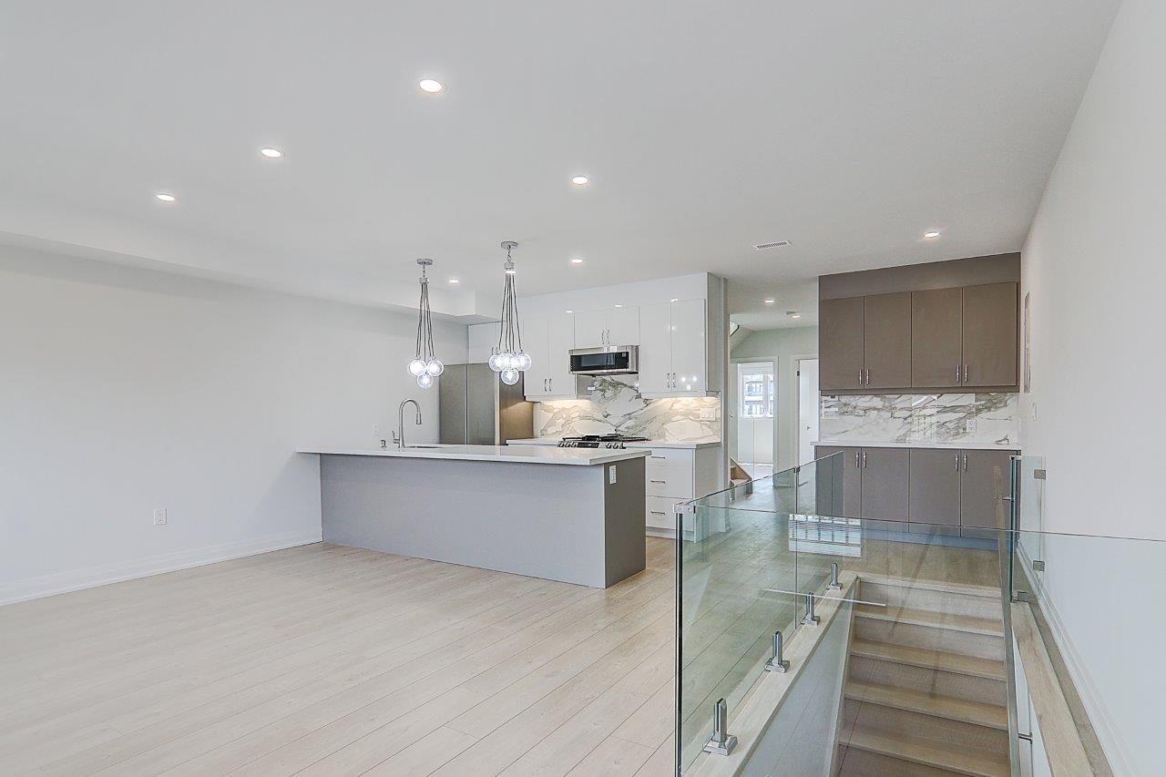 Upper-115 Livingstone Avenue, Toronto, ON, M6E 2L7 - 8