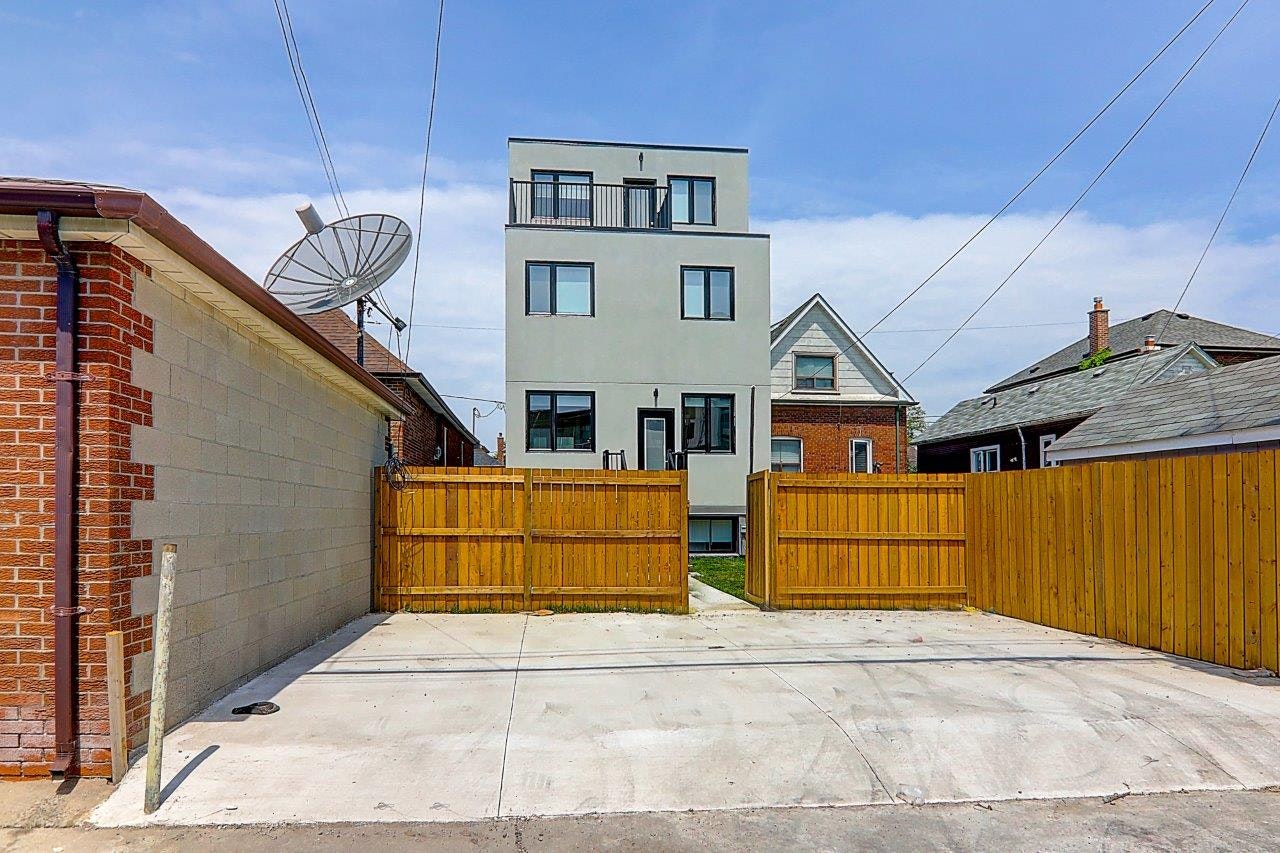 Upper-115 Livingstone Avenue, Toronto, ON, M6E 2L7 - 44