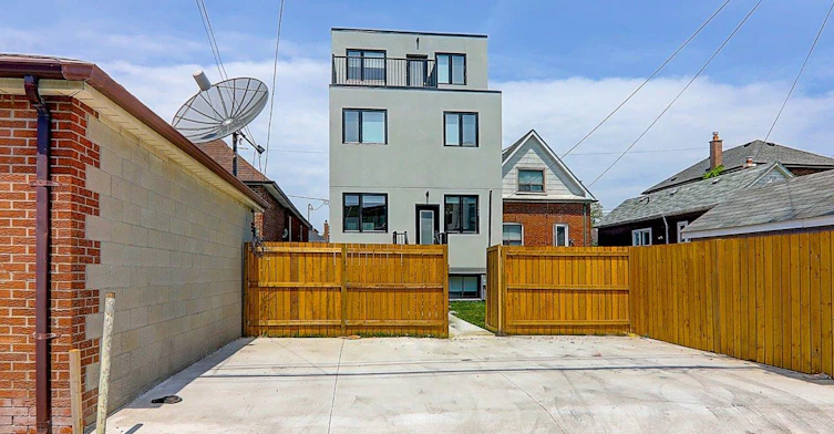 Upper-115 Livingstone Avenue, Toronto, ON, M6E 2L7 - 44