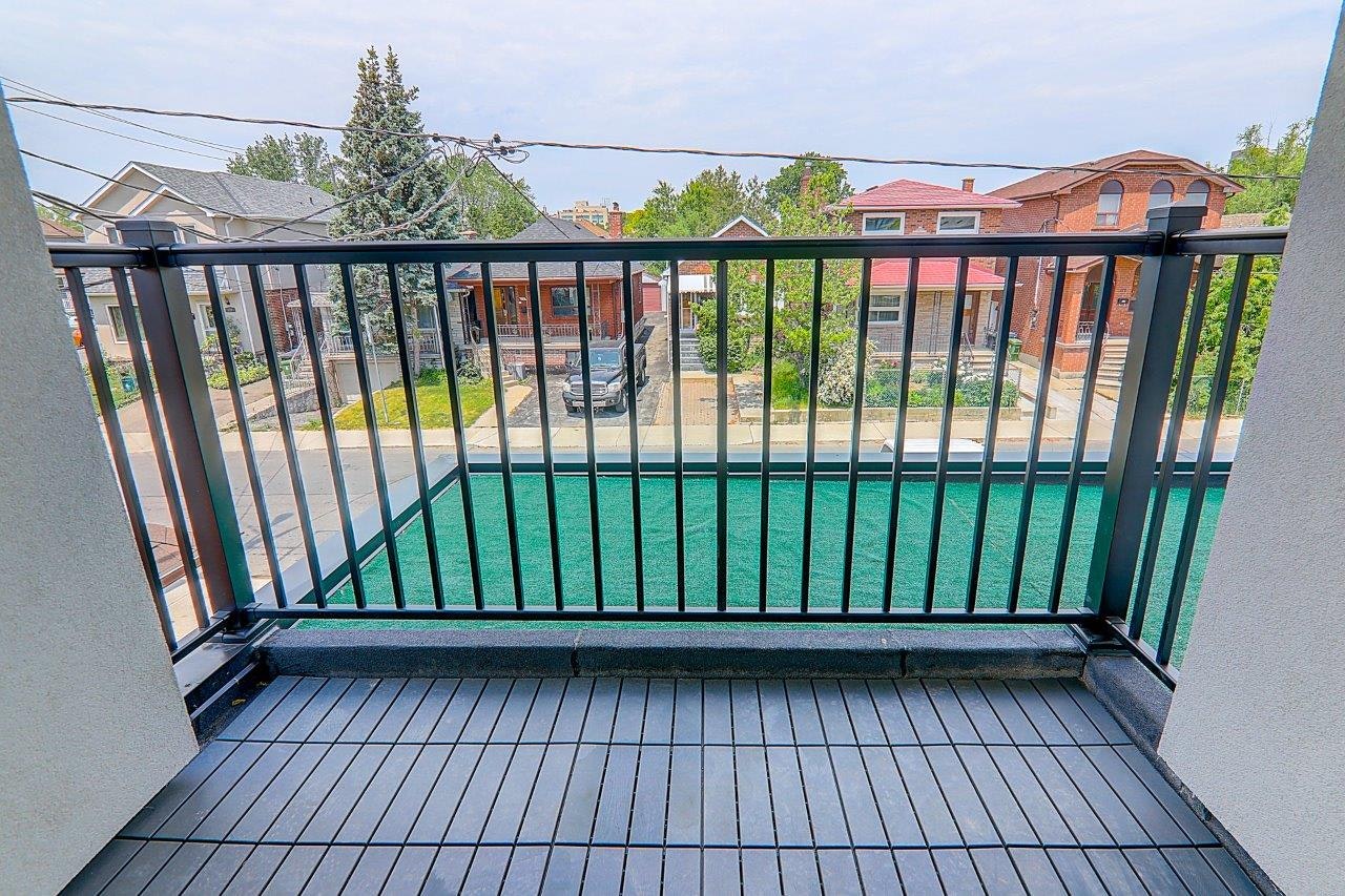 Upper-115 Livingstone Avenue, Toronto, ON, M6E 2L7 - 17