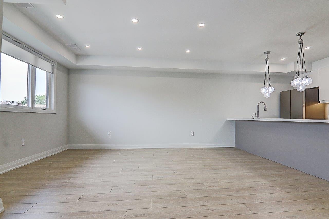 Upper-115 Livingstone Avenue, Toronto, ON, M6E 2L7 - 16