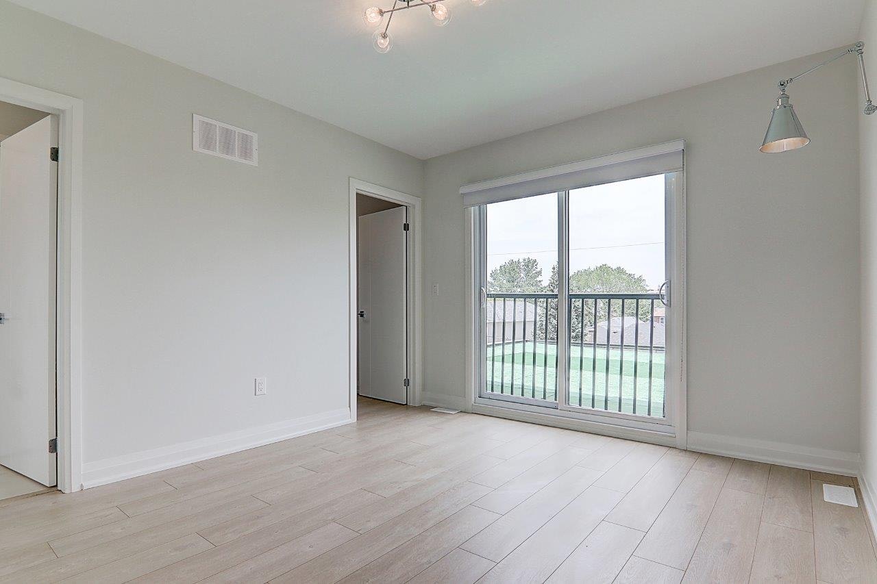 Upper-115 Livingstone Avenue, Toronto, ON, M6E 2L7 - 34
