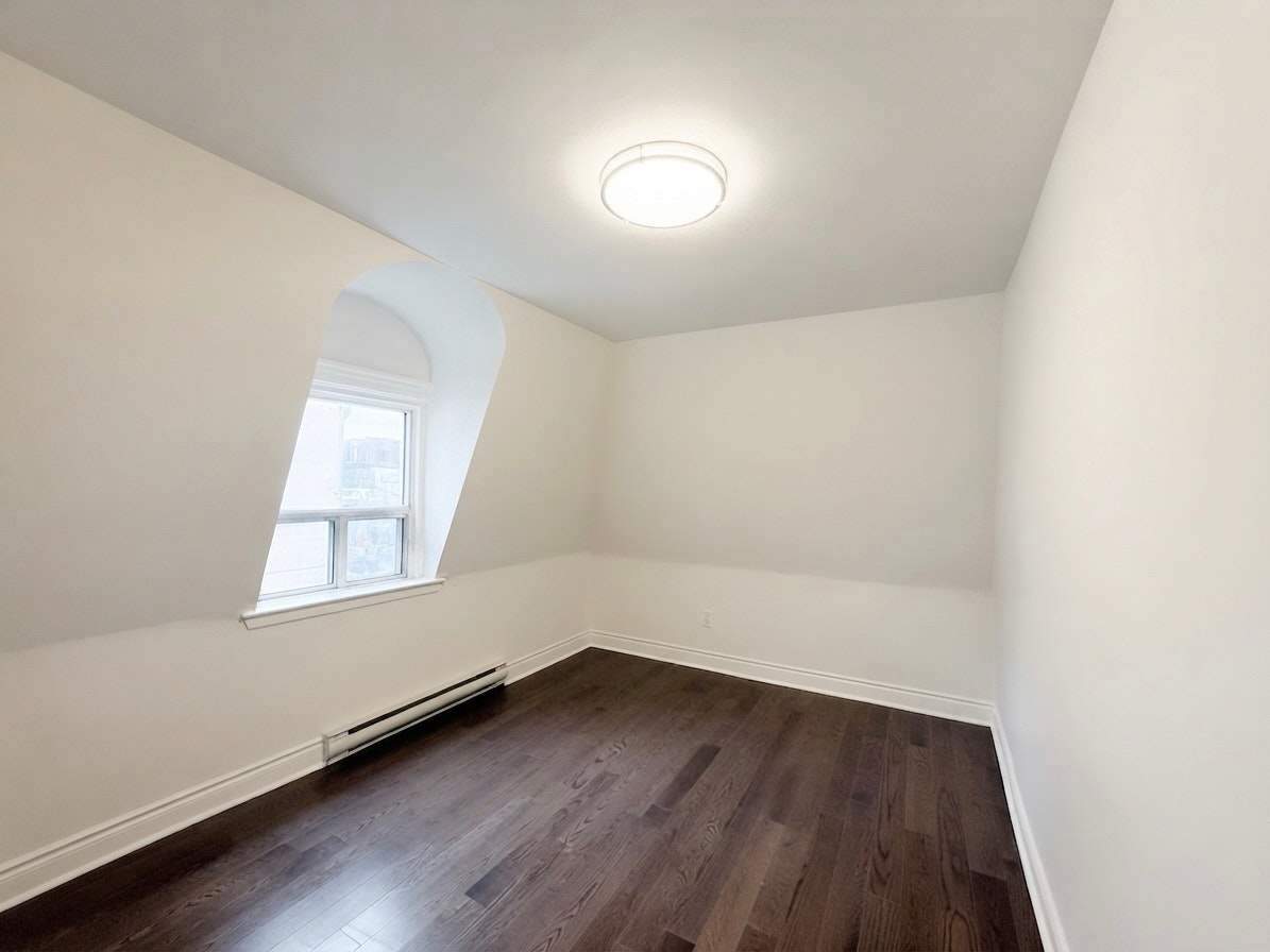 301-181 Gerrard Street East, Toronto, ON, M5A 2E5 - 17