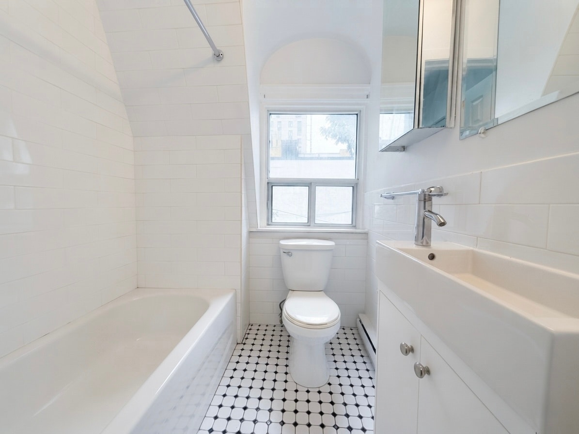 301-181 Gerrard Street East, Toronto, ON, M5A 2E5 - 10