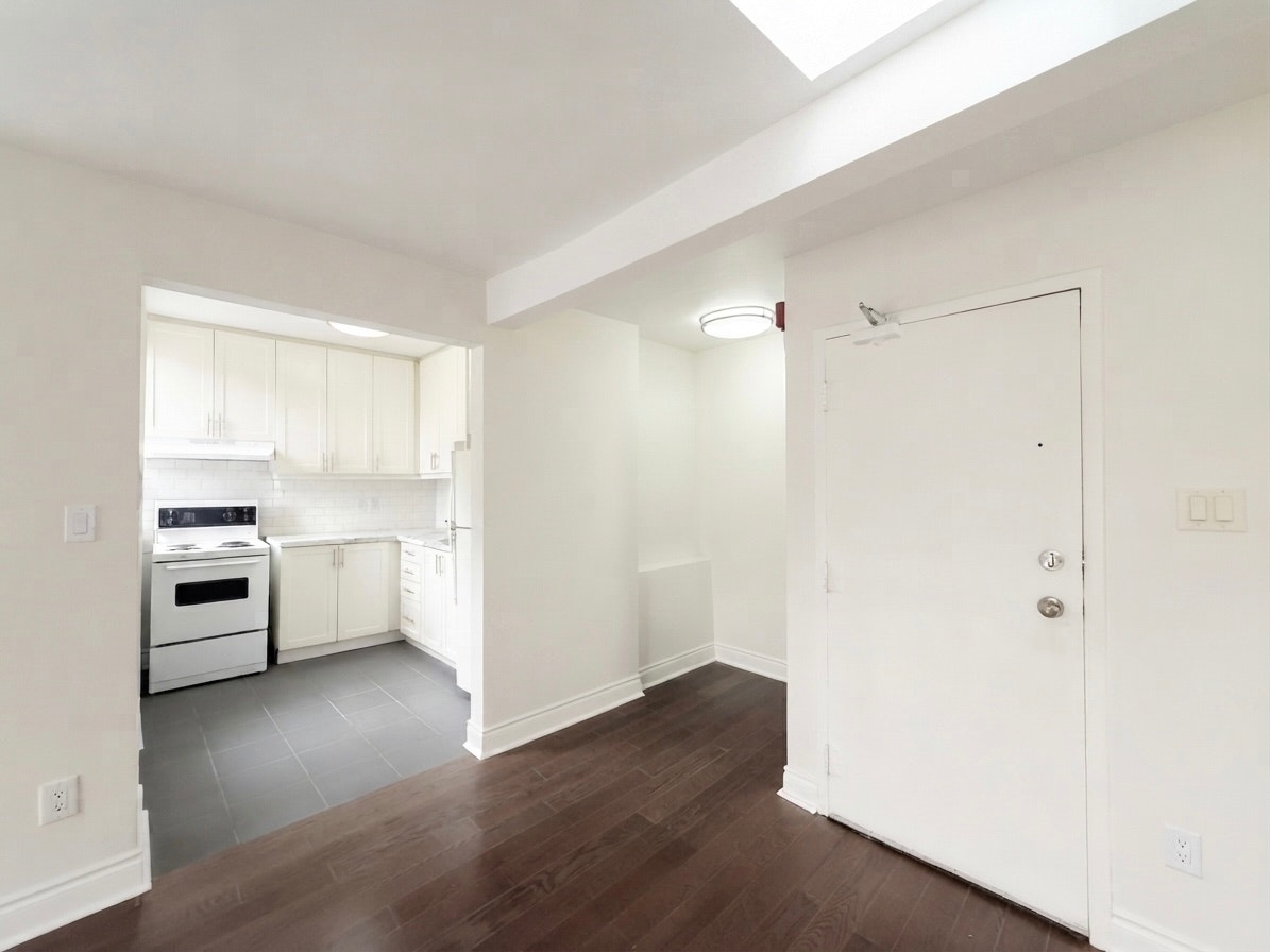 301-181 Gerrard Street East, Toronto, ON, M5A 2E5 - 6