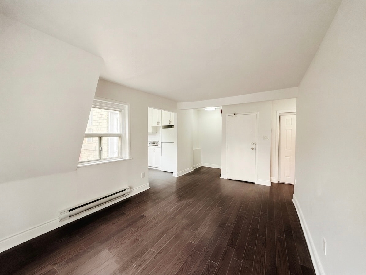 301-181 Gerrard Street East, Toronto, ON, M5A 2E5 - 3