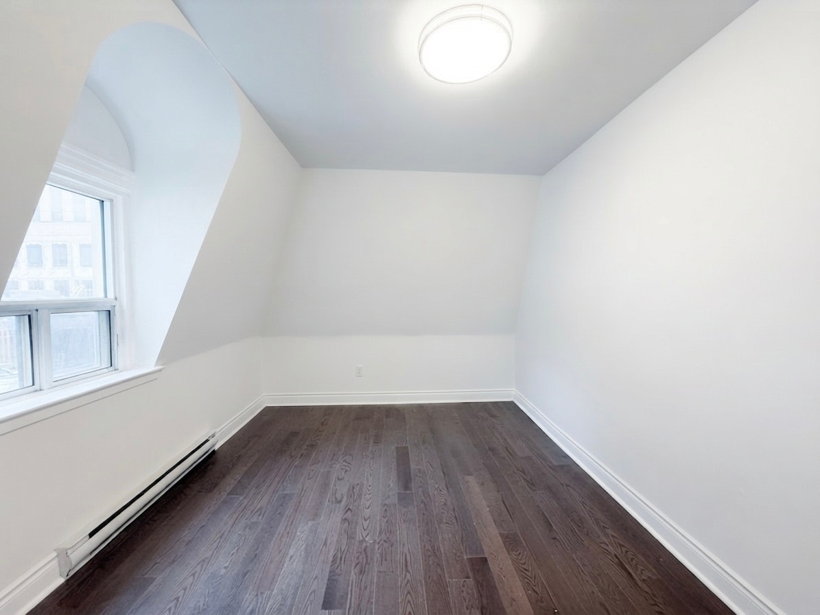 301-181 Gerrard Street East, Toronto, ON, M5A 2E5 - 15