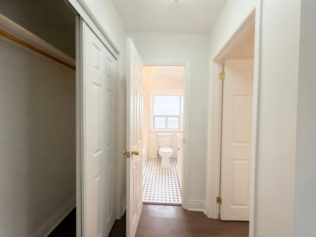 301-181 Gerrard Street East, Toronto, ON, M5A 2E5 - 9