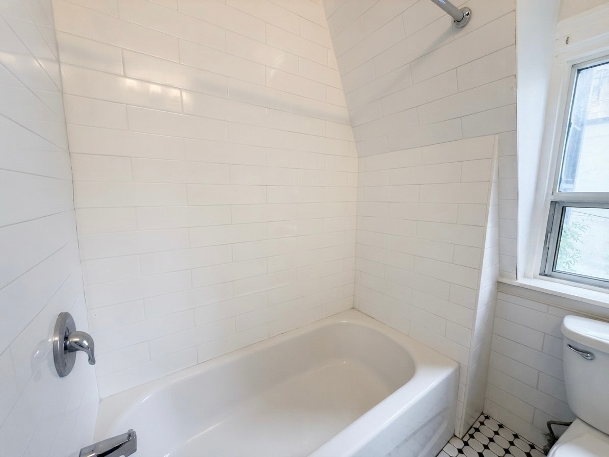 301-181 Gerrard Street East, Toronto, ON, M5A 2E5 - 12