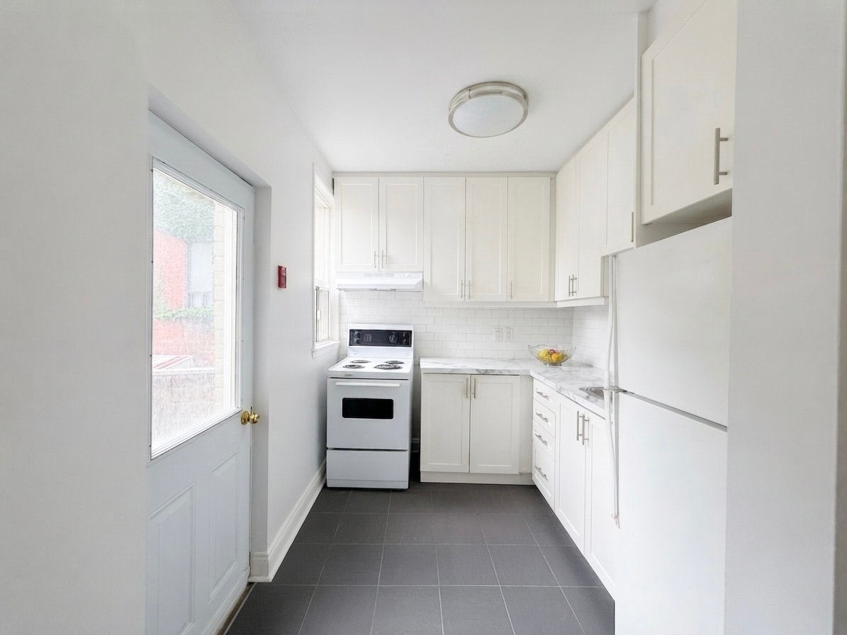 301-181 Gerrard Street East, Toronto, ON, M5A 2E5 - 7