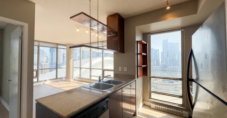 3210-5 Mariner Terrace, Toronto, ON, M5V 3V6 - 7