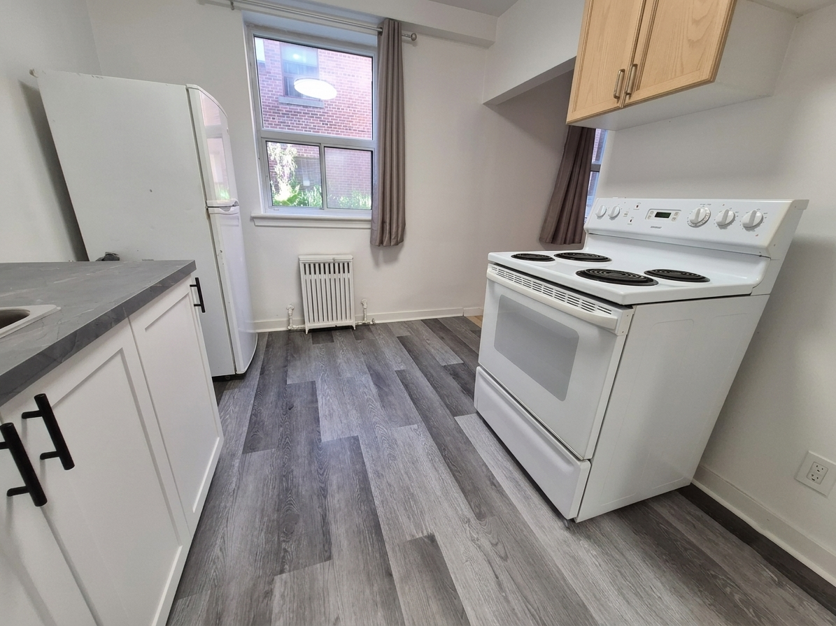 101-1000 O'connor Drive, Toronto, ON, M4B 2T3 - 4
