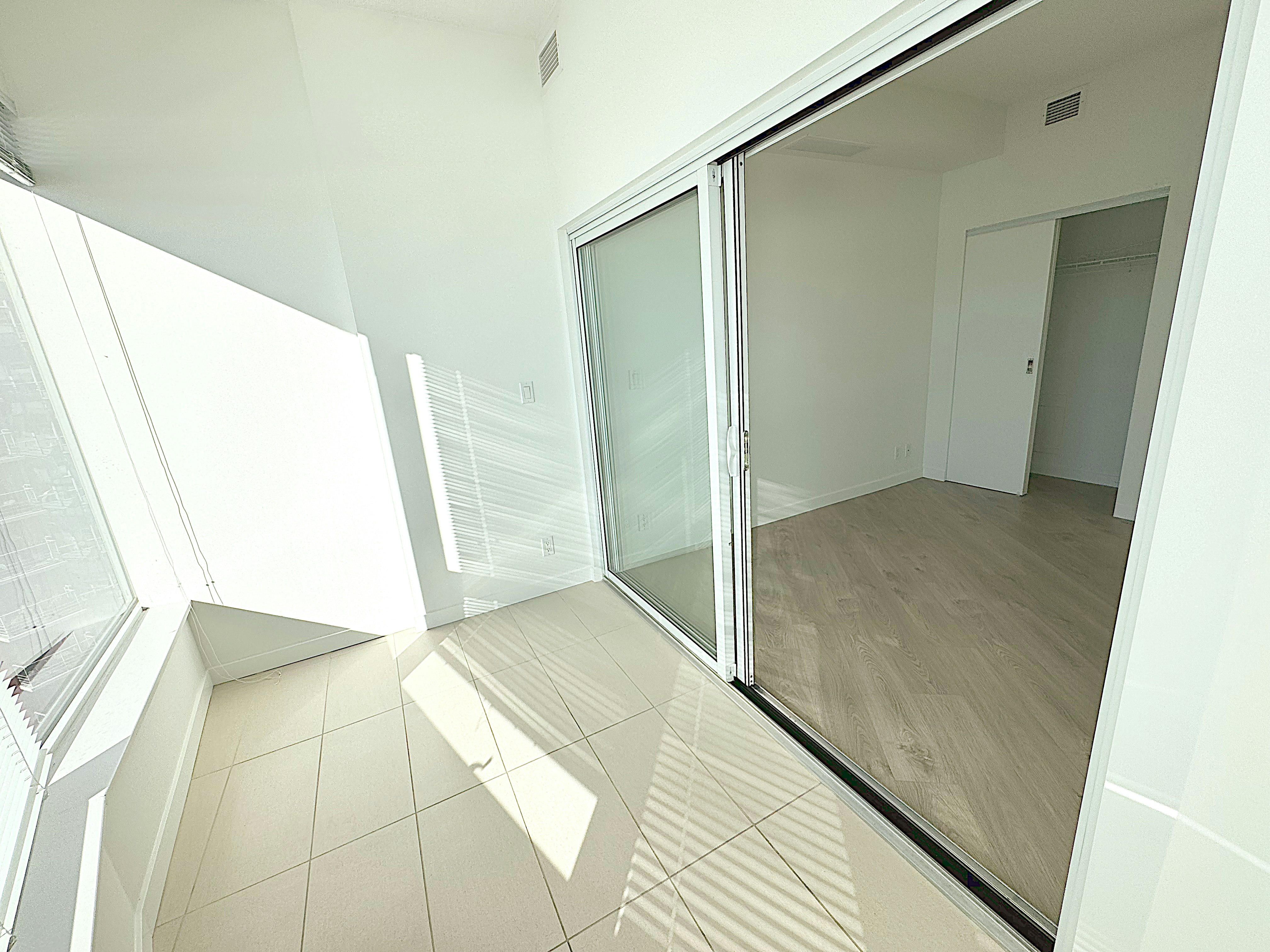 1618-97 West Georgia Street, Vancouver, BC, V6B 0N7 - 2