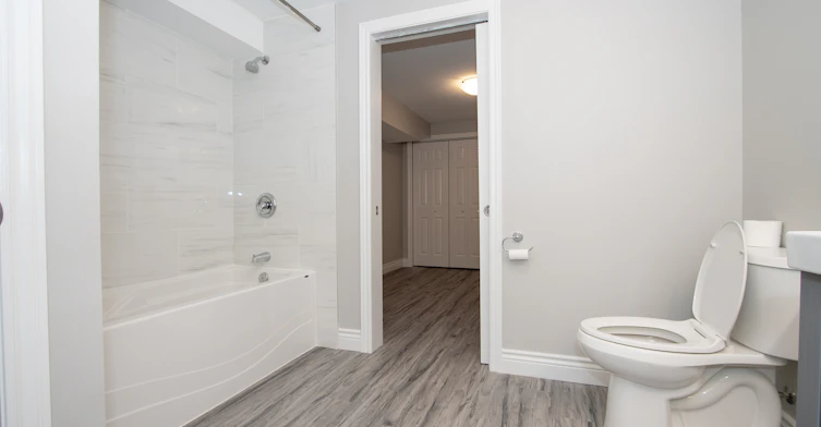 104 Dominion Road, Fort Erie, ON, L2A 1E8 - 12