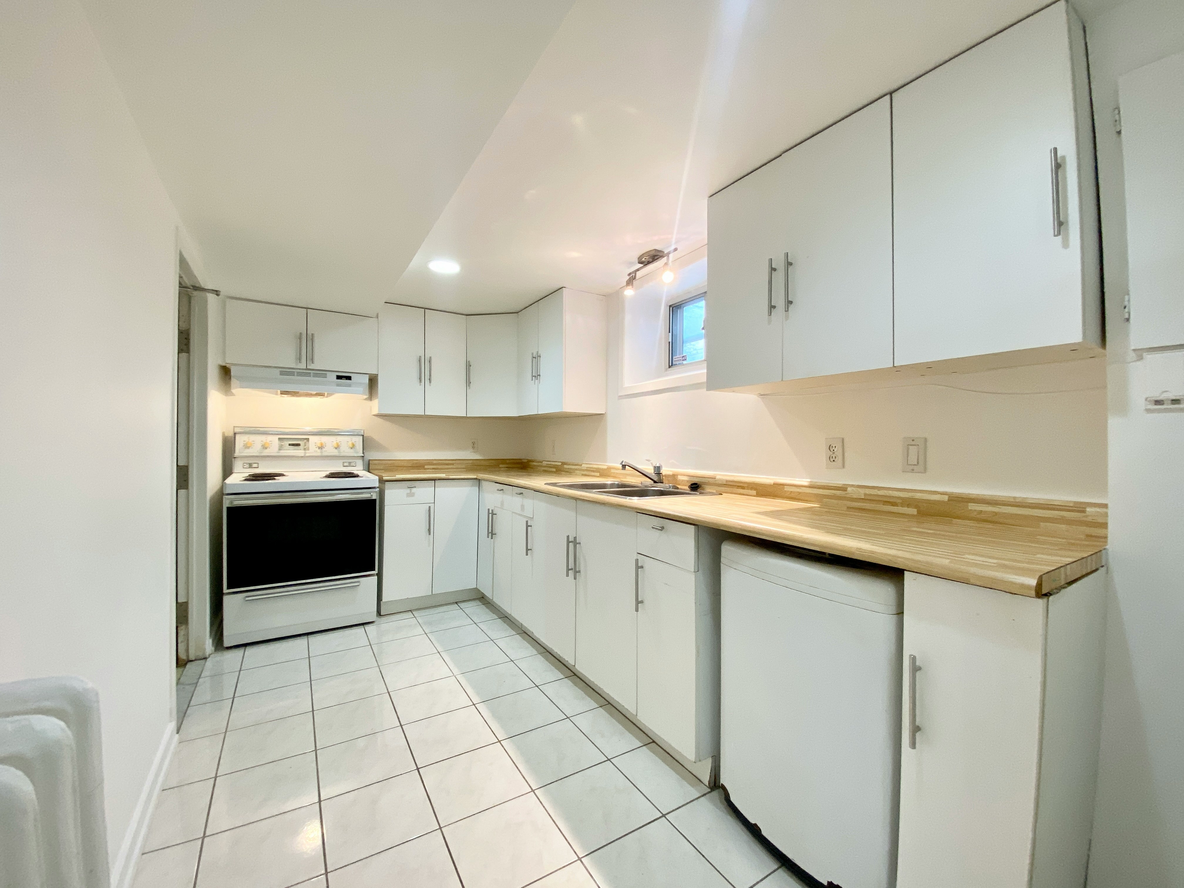 BSMT-114 Bellefair Avenue, Toronto, ON, M4L 3T8 - 6