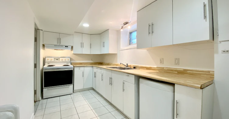 BSMT-114 Bellefair Avenue, Toronto, ON, M4L 3T8 - 6