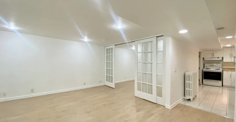 BSMT-114 Bellefair Avenue, Toronto, ON, M4L 3T8