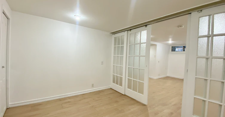 BSMT-114 Bellefair Avenue, Toronto, ON, M4L 3T8 - 12