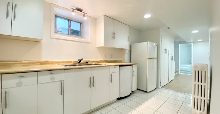 BSMT-114 Bellefair Avenue, Toronto, ON, M4L 3T8 - 8