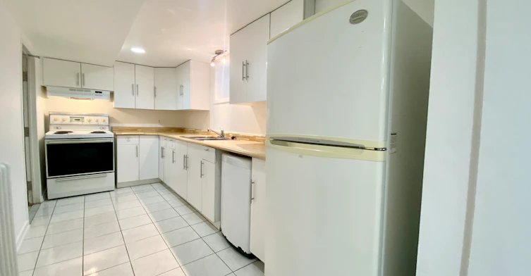 BSMT-114 Bellefair Avenue, Toronto, ON, M4L 3T8 - 9