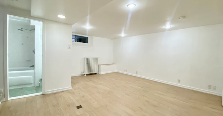 BSMT-114 Bellefair Avenue, Toronto, ON, M4L 3T8 - 3