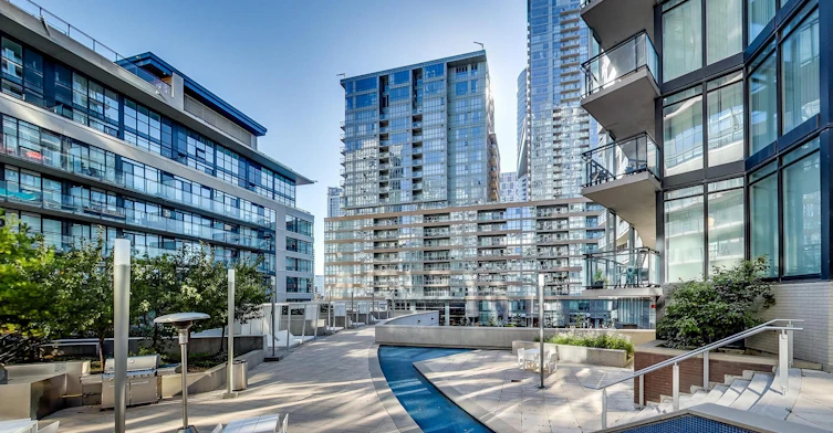25 Capreol Court, Toronto, ON, M5V 3Z7 - 28
