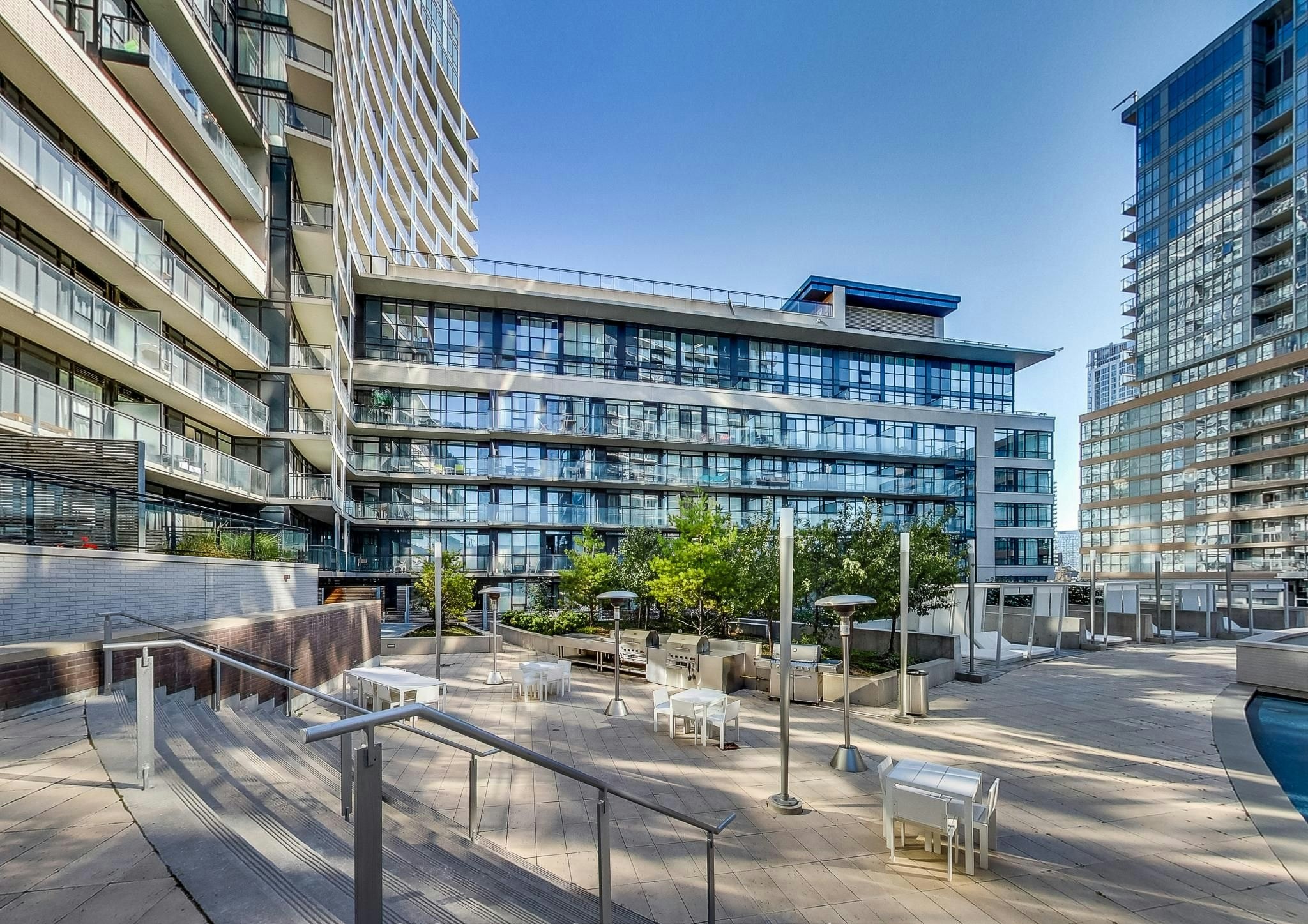 25 Capreol Court, Toronto, ON, M5V 3Z7 - 30