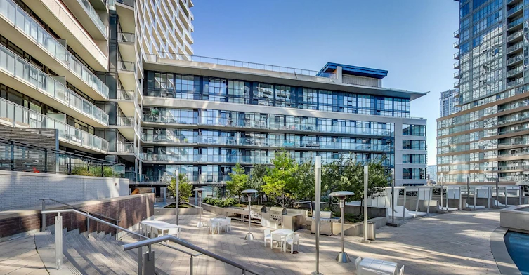 25 Capreol Court, Toronto, ON, M5V 3Z7 - 30