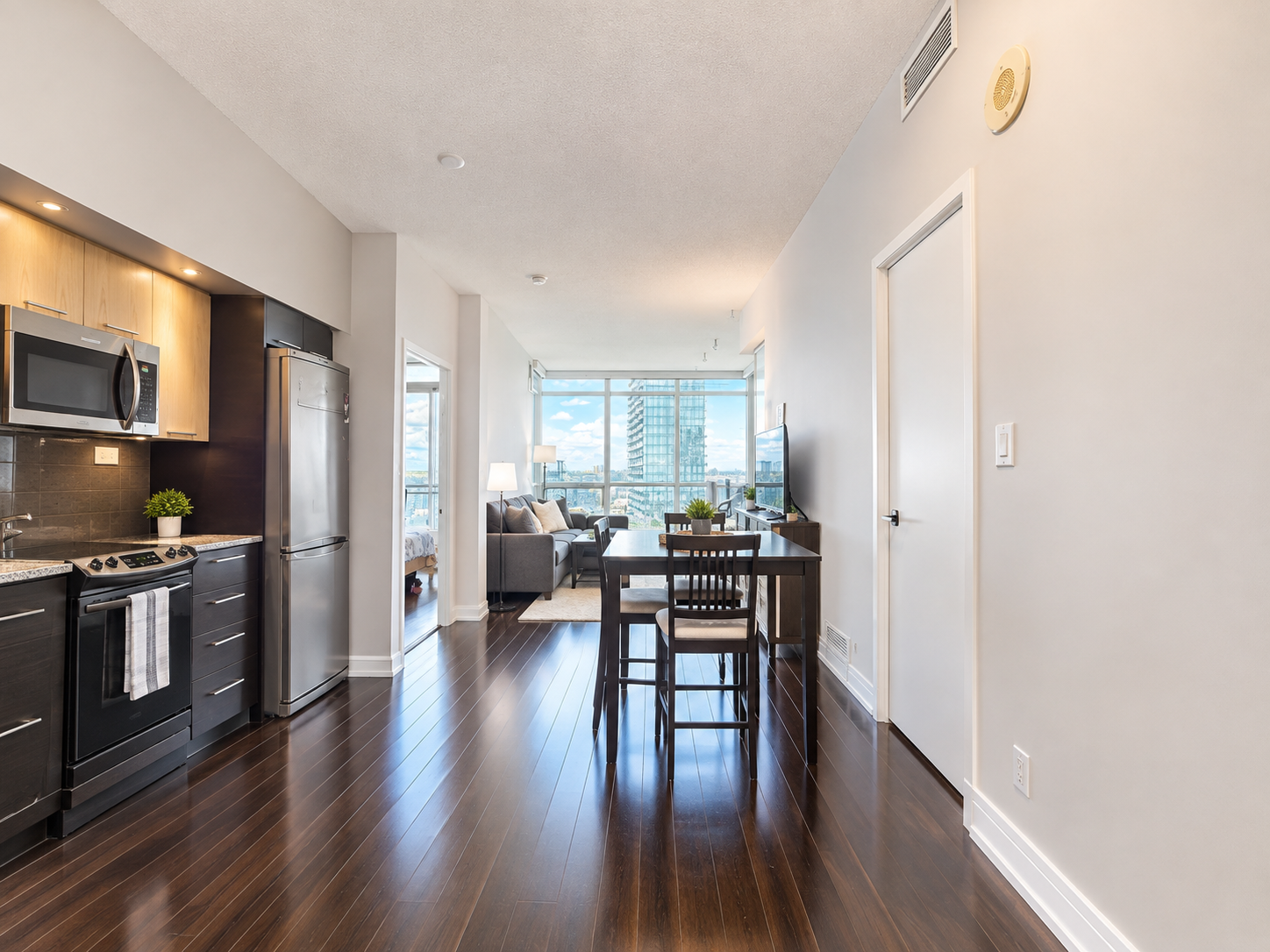 25 Capreol Court, Toronto, ON, M5V 3Z7 - 3