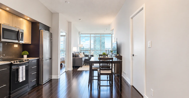 25 Capreol Court, Toronto, ON, M5V 3Z7 - 3