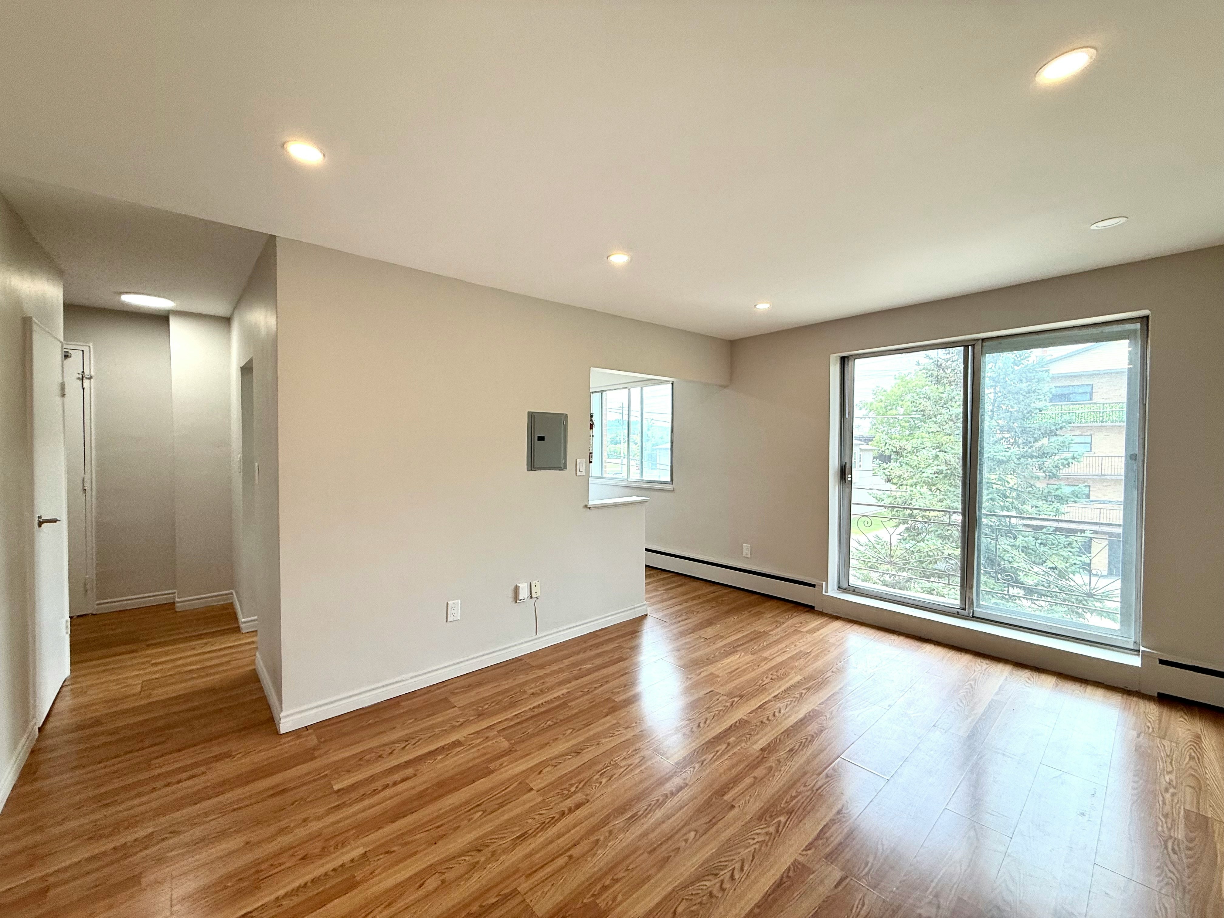 10 Park Avenue W, Hamilton, ON, L8S 3M3 - 2