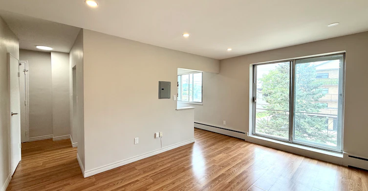 10 Park Avenue W, Hamilton, ON, L8S 3M3 - 2