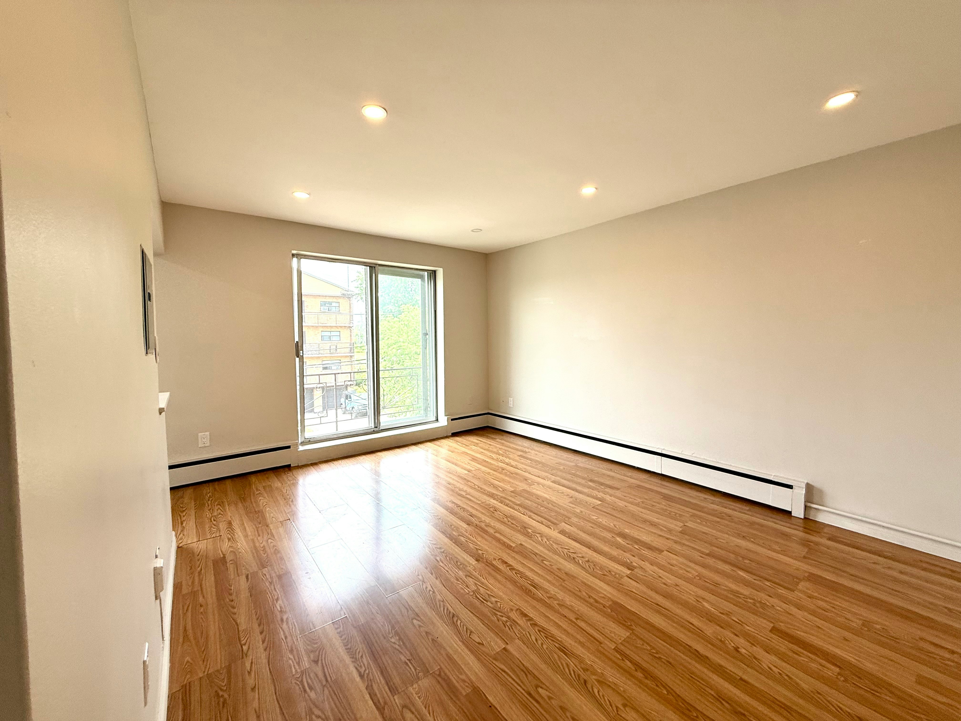 10 Park Avenue W, Hamilton, ON, L8S 3M3