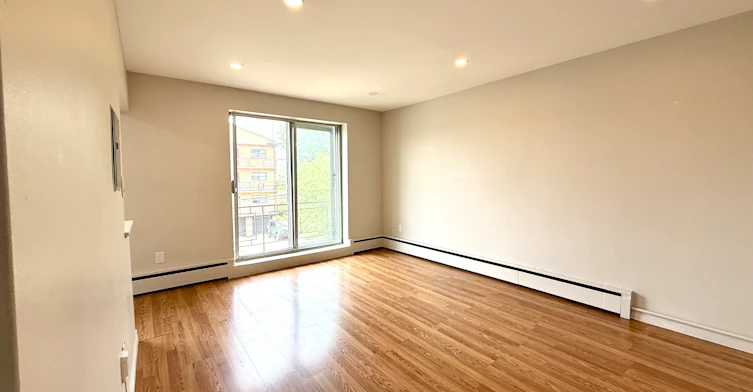 10 Park Avenue W, Hamilton, ON, L8S 3M3