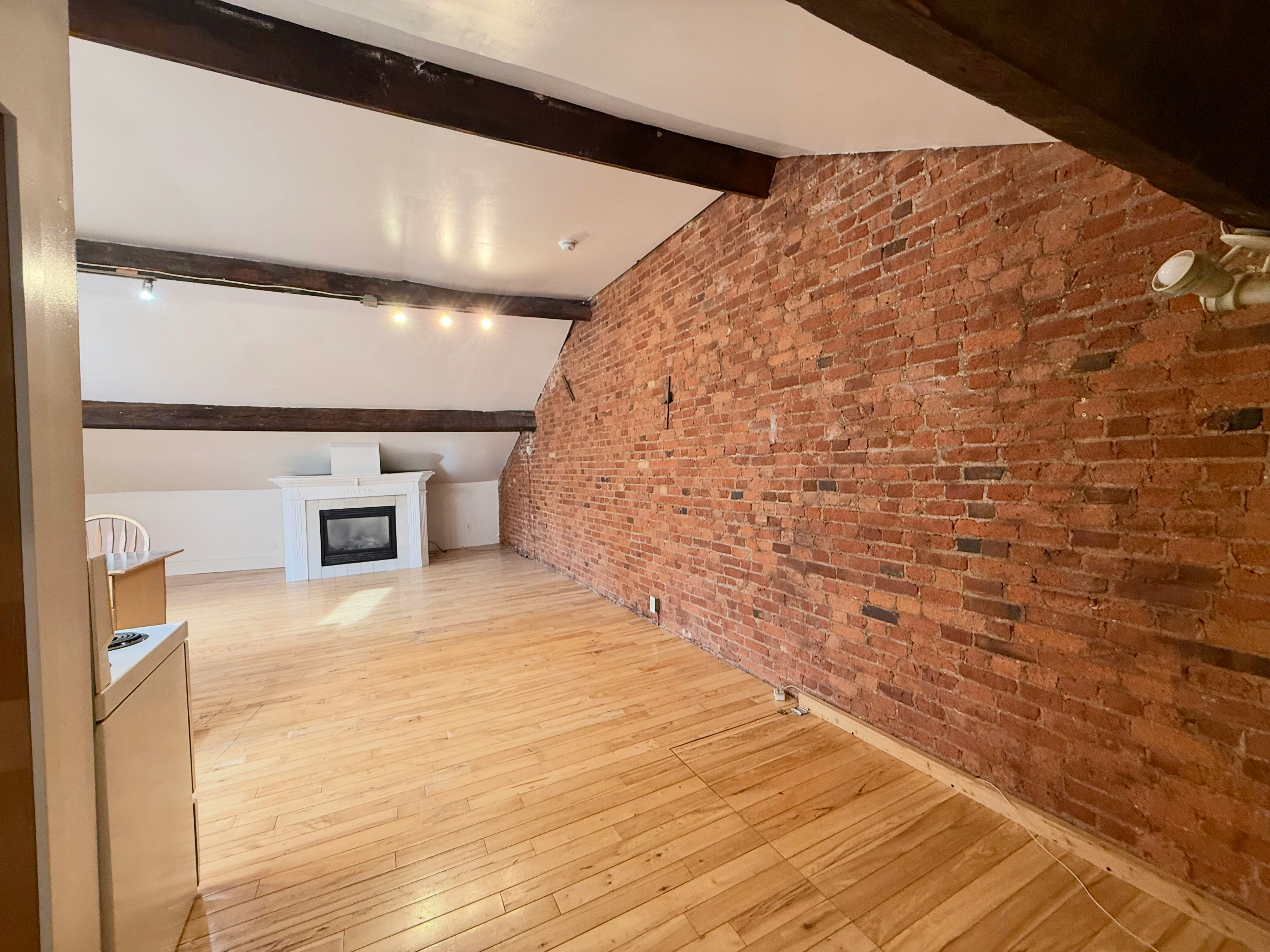 3-321 King Street East, Hamilton, ON, L8N 1C1 - 2