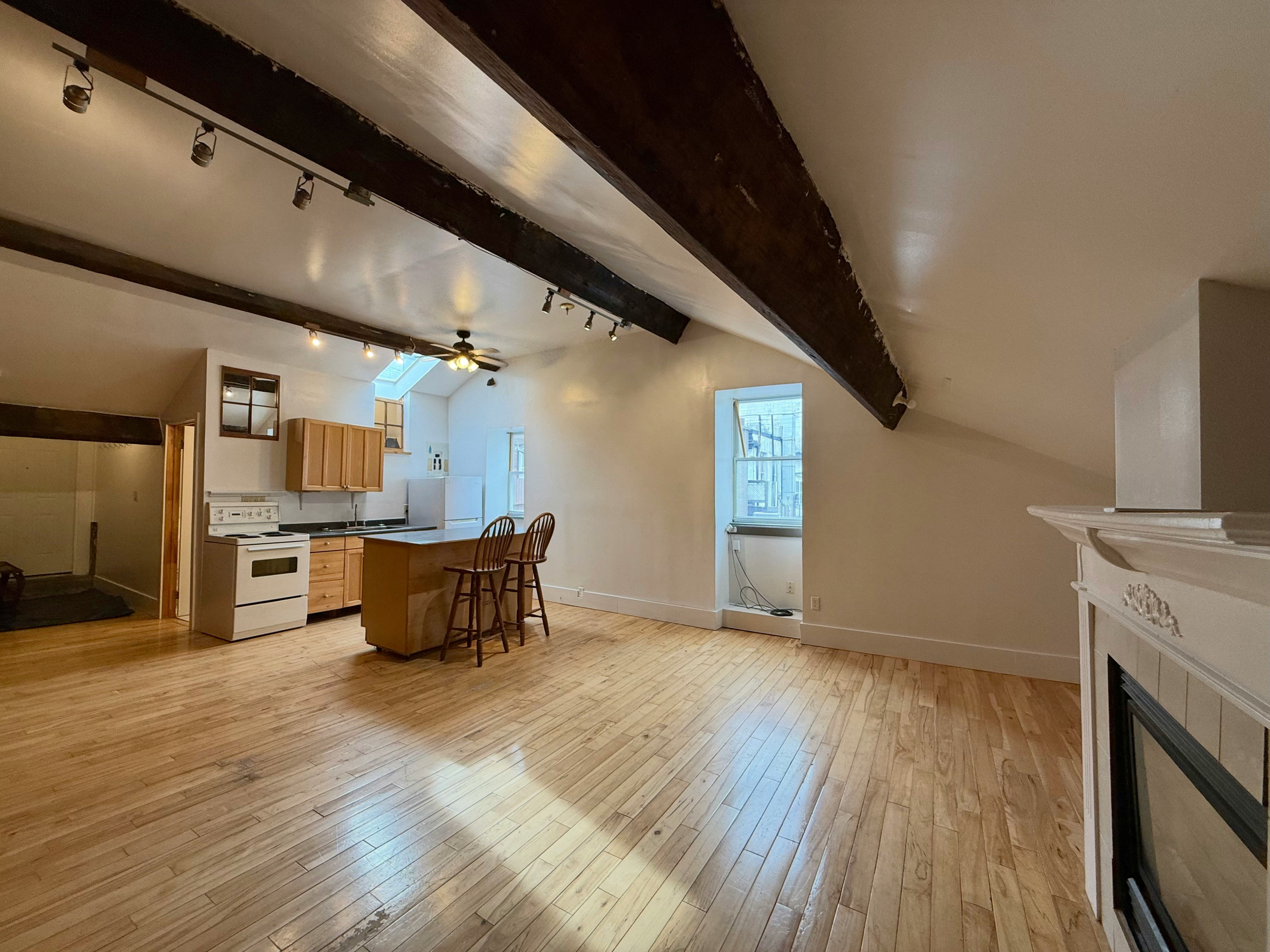 3-321 King Street East, Hamilton, ON, L8N 1C1