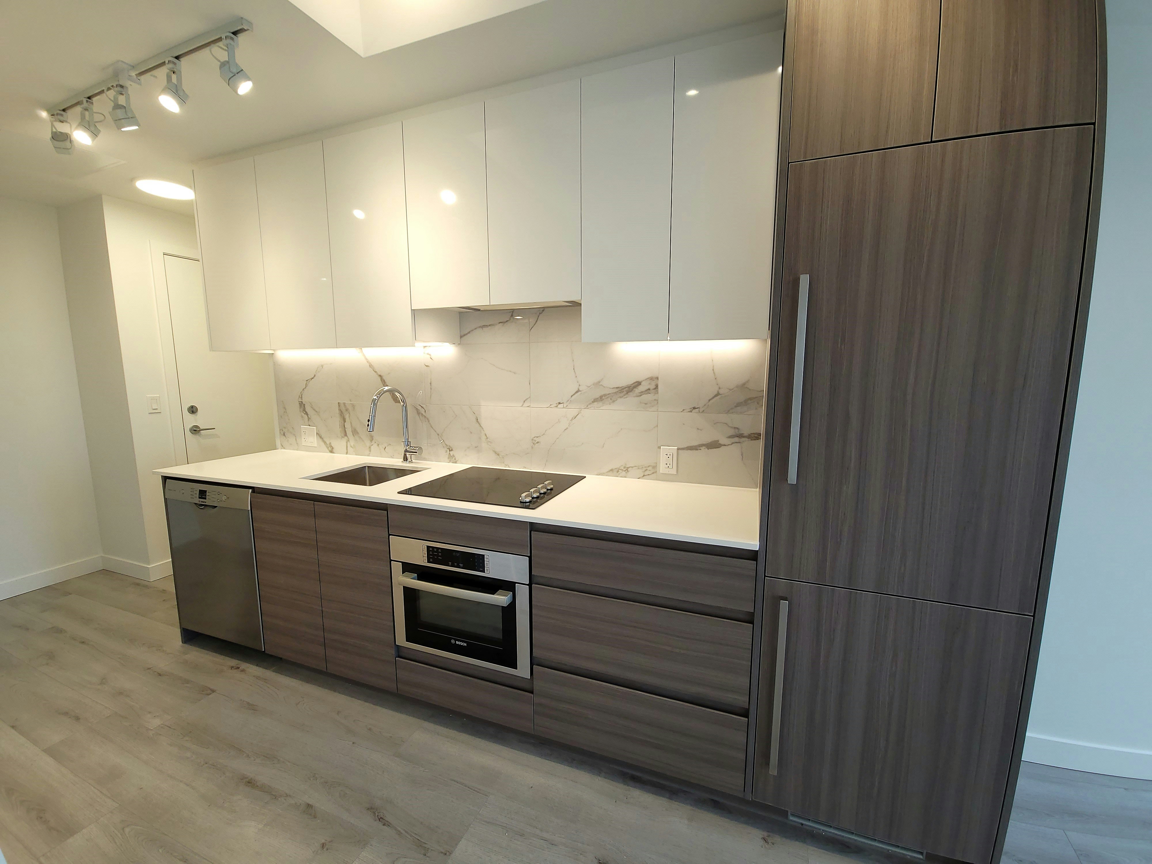 1507-10626 City Parkway, Surrey, BC, V3T 0S3