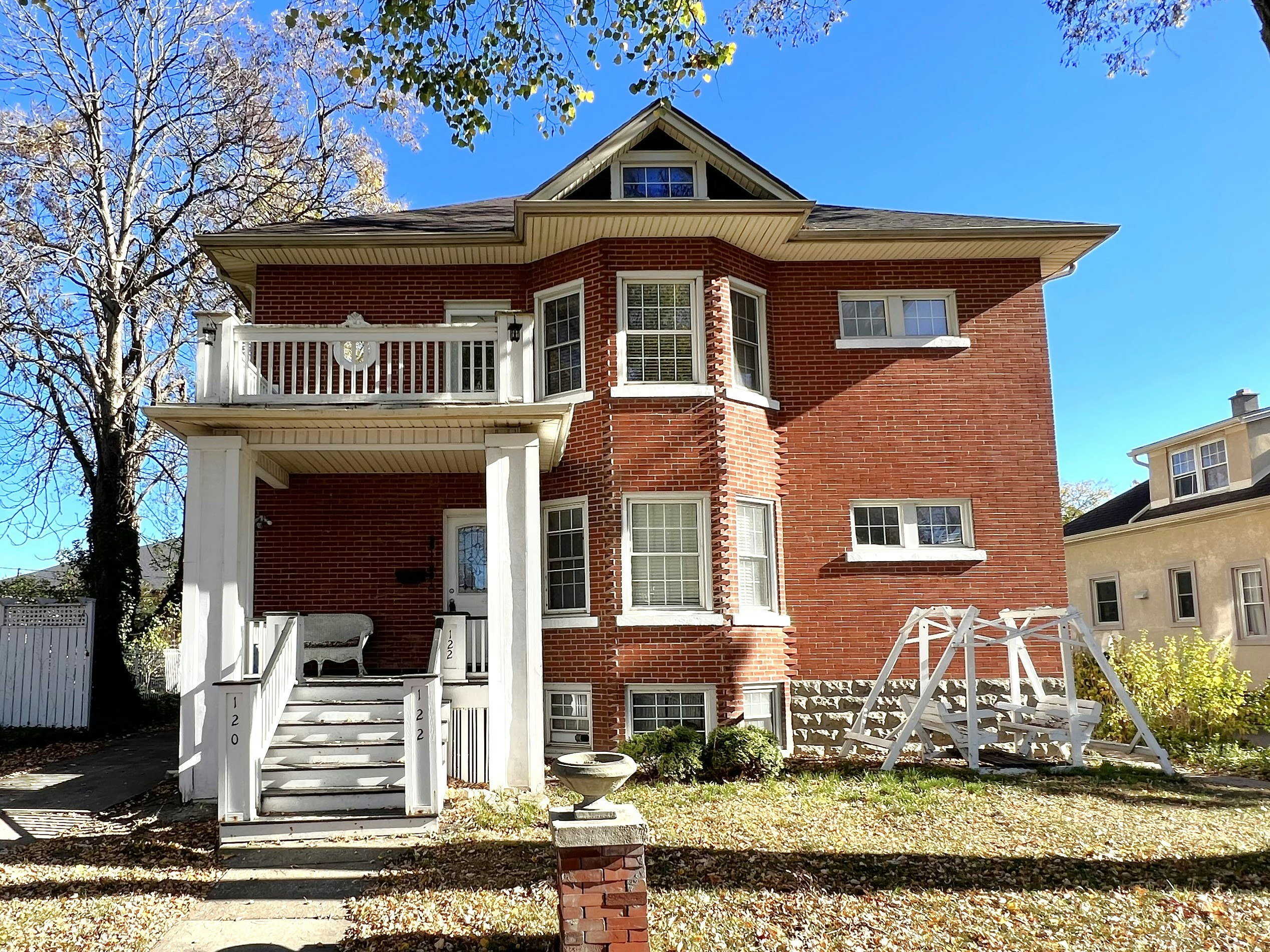 120 Mcewan Avenue, Windsor, ON, N9B 2E4