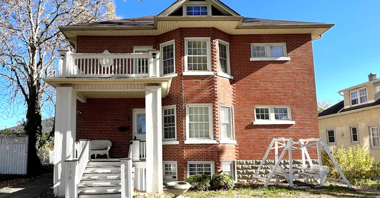 120 Mcewan Avenue, Windsor, ON, N9B 2E4