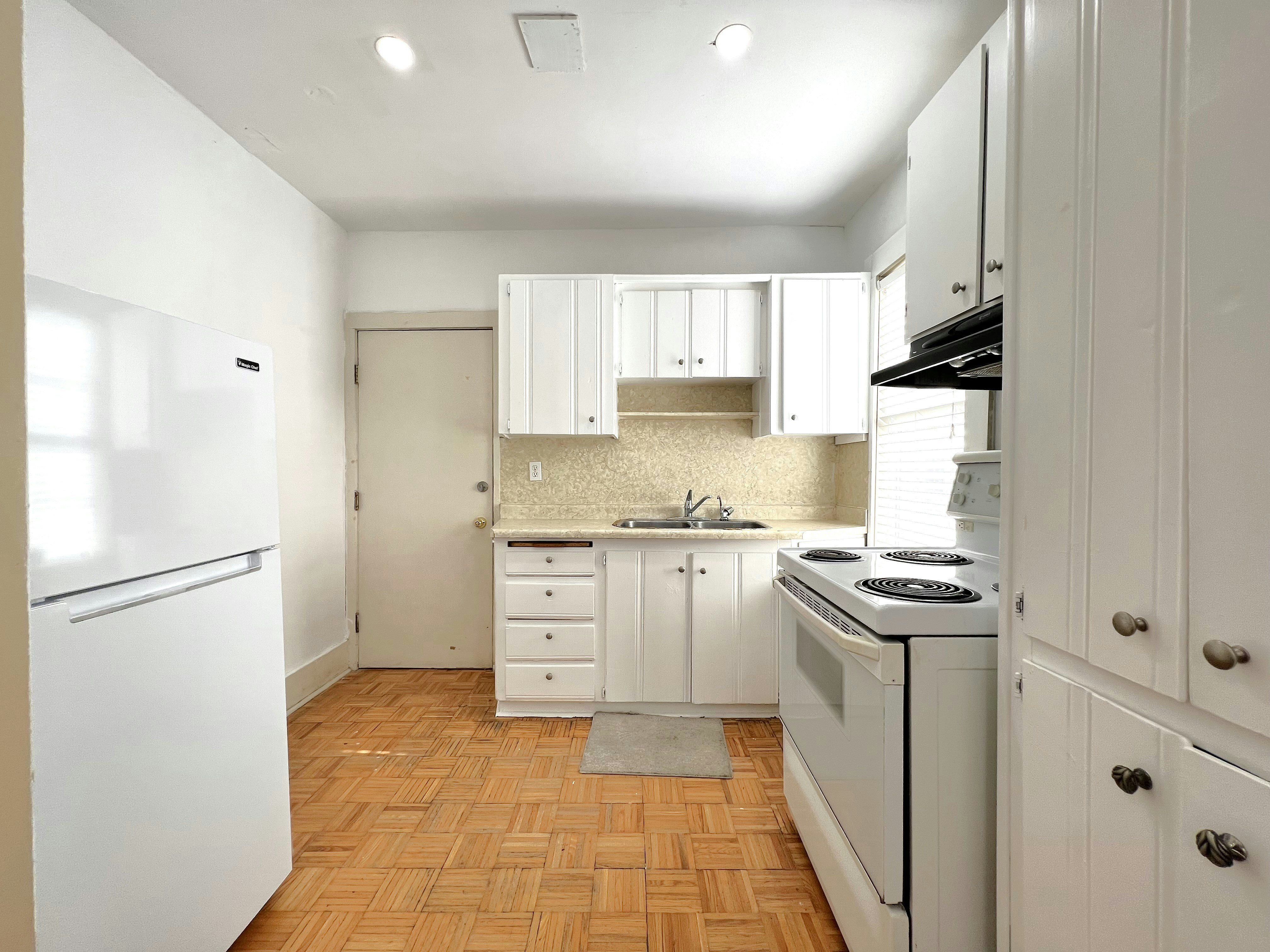 120 Mcewan Avenue, Windsor, ON, N9B 2E4 - 4