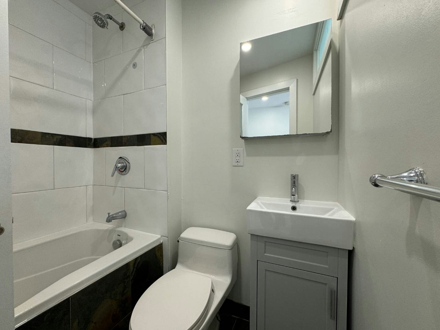 U4-140 Springhurst Avenue, Toronto, ON, M6K 1C1 - 10